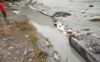 बाढीले नहरको बाँध भत्काएपछि बैतडीको पञ्ज्युनयाँमा सिँचाईको समस्या 